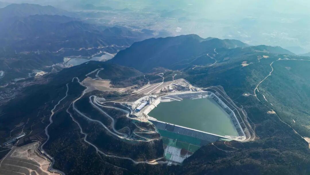 樊振东全锦赛适应场地训练