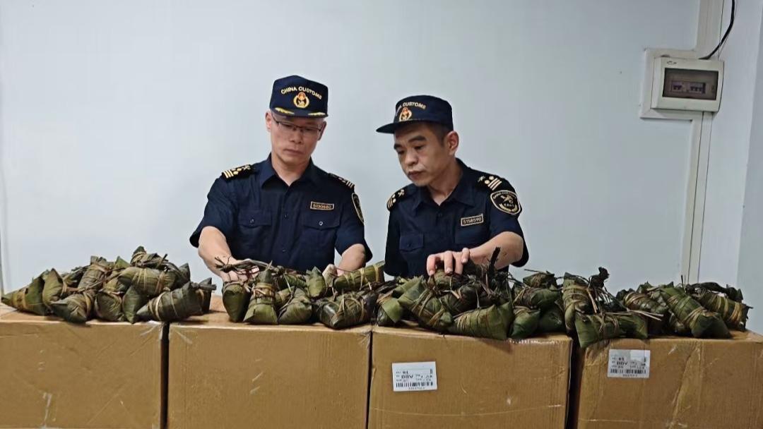 上海爷叔现身被大量股民围观
