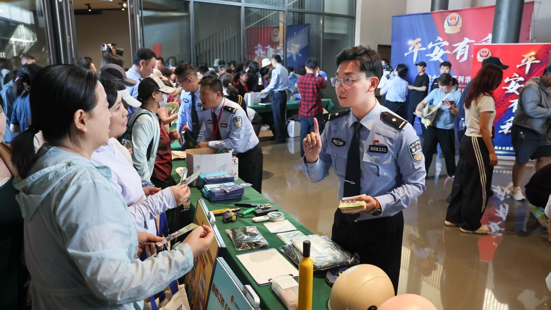 海警号万吨舰首次参加对台任务